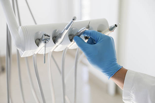 Professional Tooth Extraction technician working in Rendon, TX